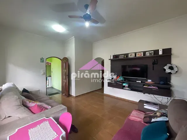Casa com 256m² 3 quartos e 2 banheiros, à venda, no bairro Jardim Uirá em São José dos Campos
