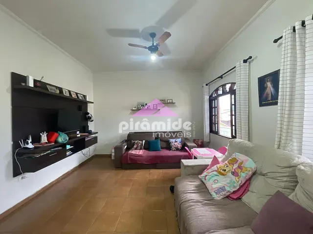 Casa com 256m² 3 quartos e 2 banheiros, à venda, no bairro Jardim Uirá em São José dos Campos