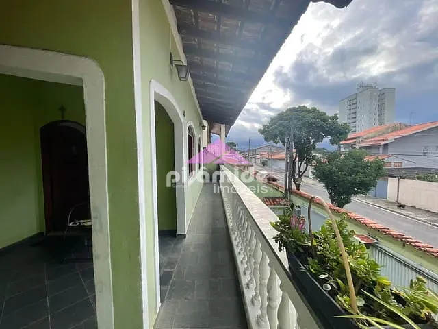 Casa com 256m² 3 quartos e 2 banheiros, à venda, no bairro Jardim Uirá em São José dos Campos