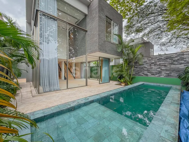 Casa com 849m² 4 quartos e 6 banheiros, à venda ou para alugar, no bairro Moema em São Paulo