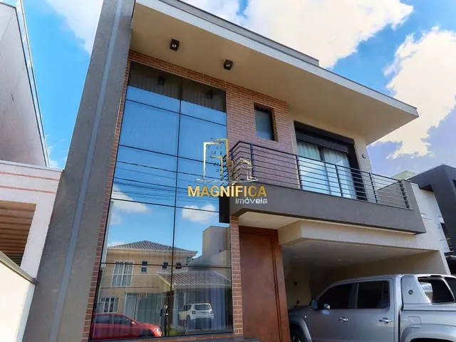 Casa 3 quartos e 8 banheiros, à venda, no bairro Santa Quitéria em Curitiba
