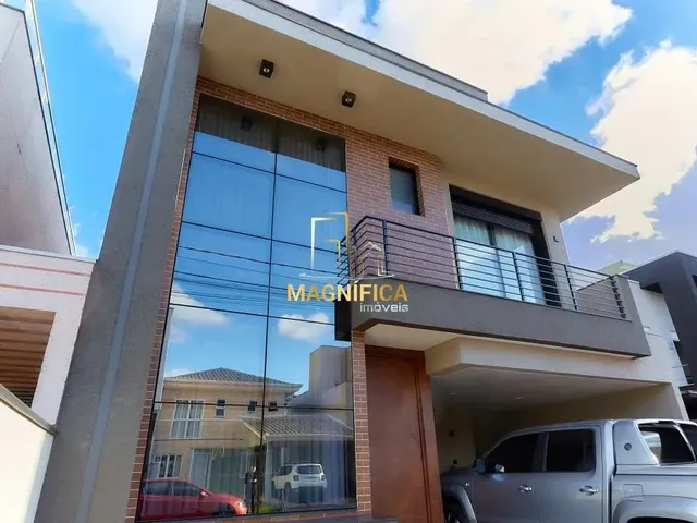 Casa 3 quartos e 5 banheiros, à venda, no bairro Santa Quitéria em Curitiba