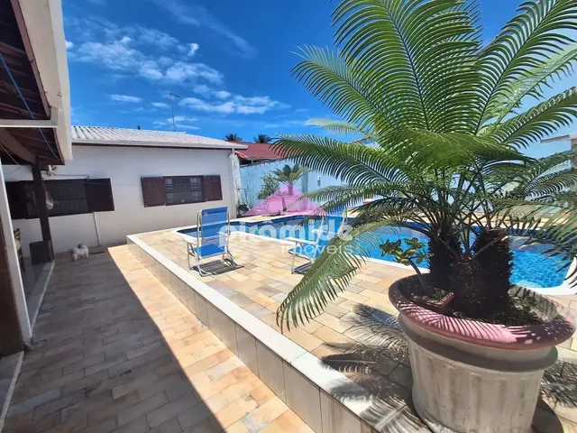 Casa com 10m² 3 quartos e 3 banheiros, à venda, no bairro Praia das Palmeiras em Caraguatatuba