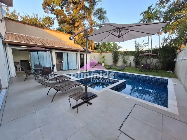 Casa com 360m² 5 quartos e 3 banheiros, à venda, no bairro Jardim Britânia em Caraguatatuba