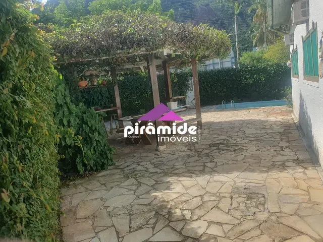 Casa 5 quartos e 3 banheiros, à venda, no bairro Sumaré em Caraguatatuba