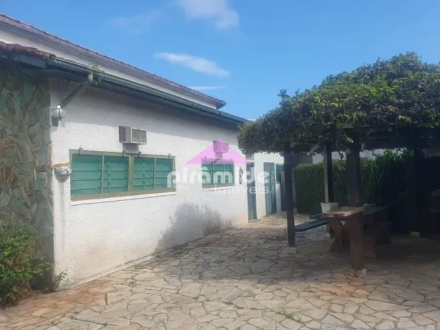 Casa 5 quartos e 3 banheiros, à venda, no bairro Sumaré em Caraguatatuba