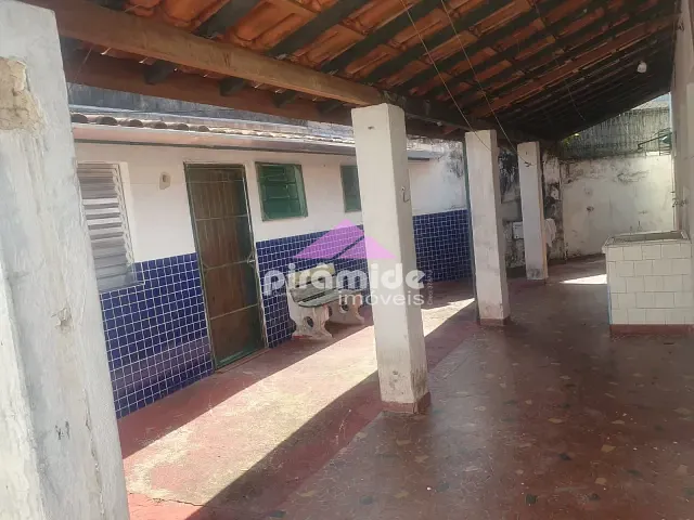 Casa 5 quartos e 3 banheiros, à venda, no bairro Sumaré em Caraguatatuba