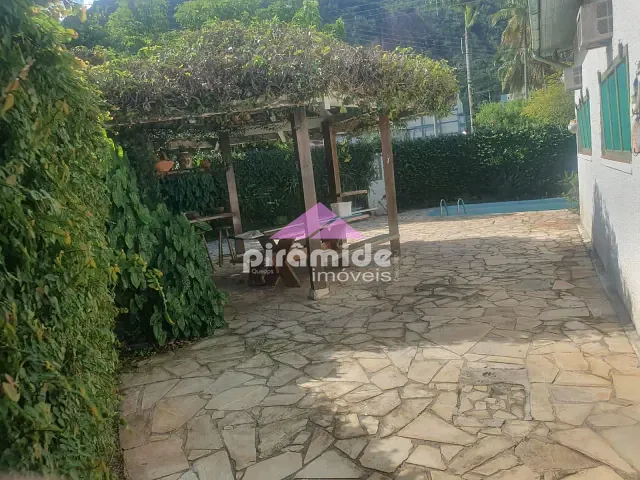 Casa 5 quartos e 3 banheiros, à venda, no bairro Sumaré em Caraguatatuba