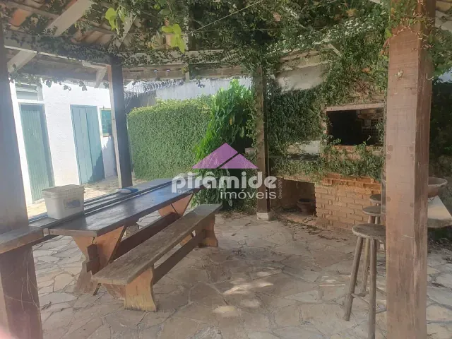 Casa 5 quartos e 3 banheiros, à venda, no bairro Sumaré em Caraguatatuba
