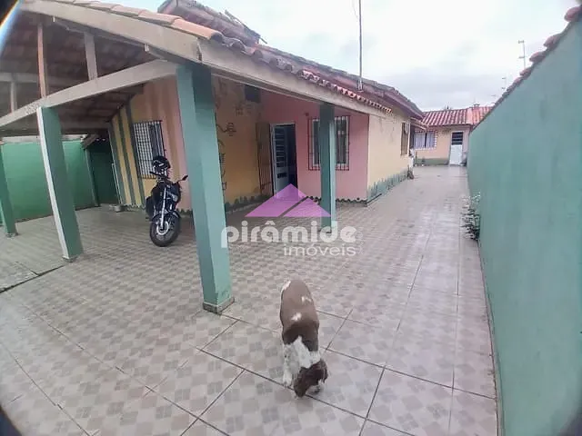 Casa 2 quartos e 2 banheiros, à venda, no bairro Travessão em Caraguatatuba