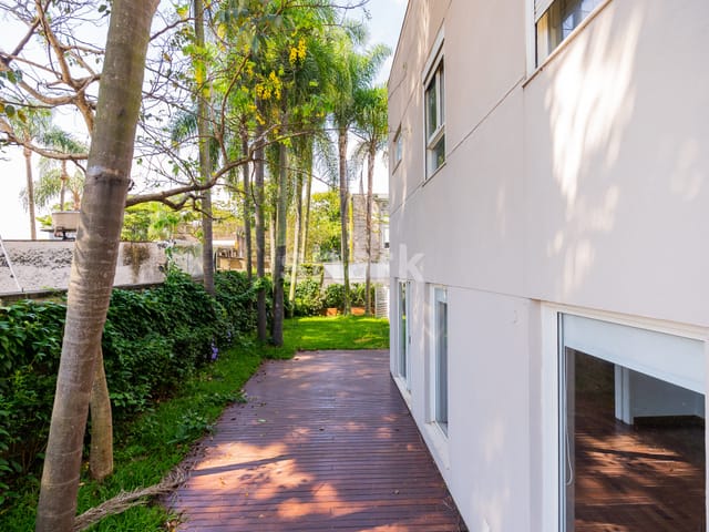 Casa com 874m² 3 quartos e 6 banheiros, à venda, no bairro Jardim Everest em São Paulo