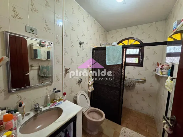 Casa com 300m² 2 quartos e 2 banheiros, à venda, no bairro Tabatinga em Ubatuba