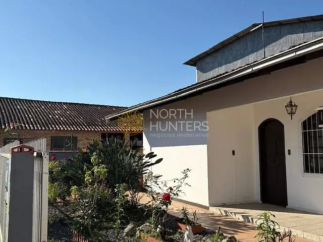 Casa com 150m² 3 quartos e 3 banheiros, à venda, no bairro Itaum em Joinville