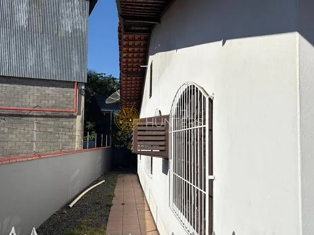 Casa com 150m² 3 quartos e 3 banheiros, à venda, no bairro Itaum em Joinville
