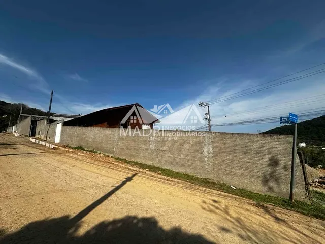 Casa com 472m² 3 quartos e 1 banheiro, à venda, no bairro Alto Aririú em Palhoça