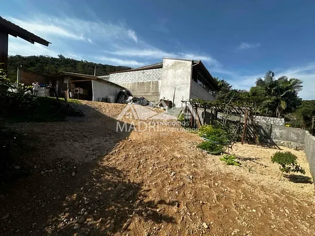 Casa com 472m² 3 quartos e 1 banheiro, à venda, no bairro Alto Aririú em Palhoça