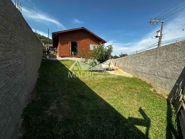 Casa com 472m² 3 quartos e 1 banheiro, à venda, no bairro Alto Aririú em Palhoça