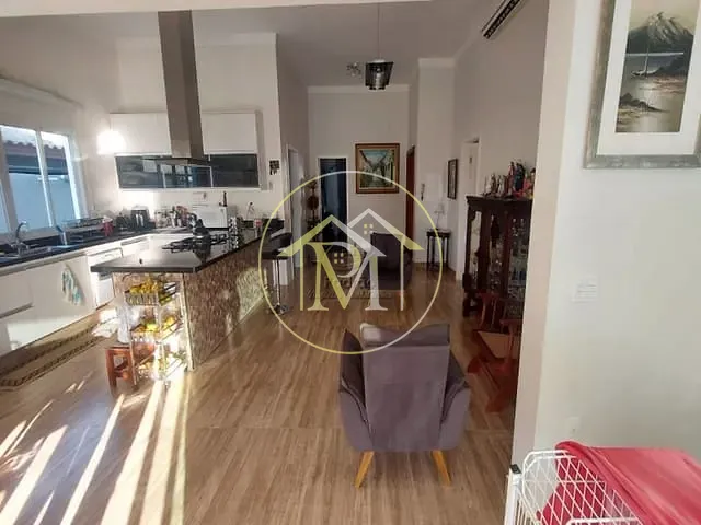 Casa com 640m² 3 quartos e 4 banheiros, à venda, no bairro Centro em Araçoiaba da Serra