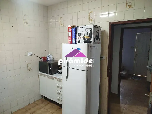 Casa 5 quartos e 3 banheiros, à venda, no bairro Conjunto Residencial Galo Branco em São José dos Campos