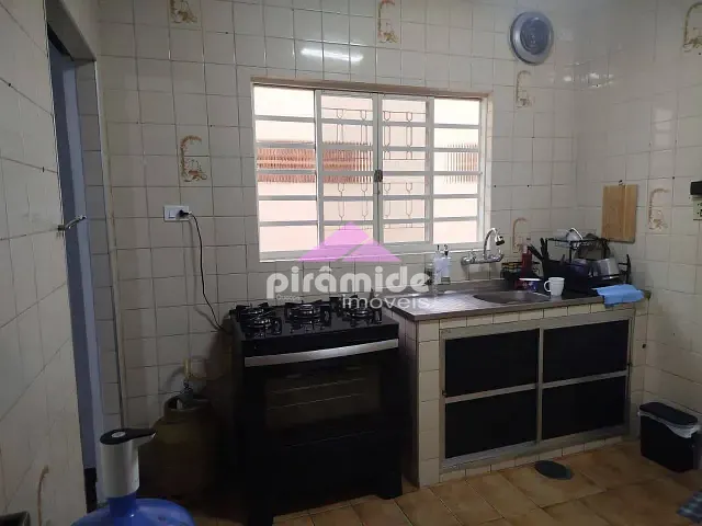 Casa 5 quartos e 3 banheiros, à venda, no bairro Conjunto Residencial Galo Branco em São José dos Campos