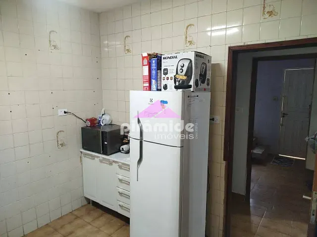 Casa 5 quartos e 3 banheiros, à venda, no bairro Conjunto Residencial Galo Branco em São José dos Campos