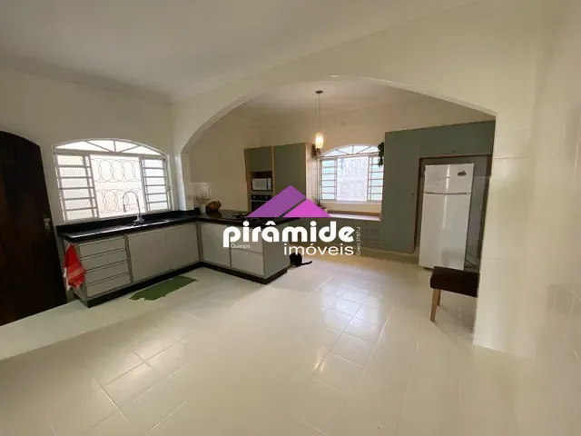 Casa 3 quartos e 2 banheiros, à venda, no bairro Monte Castelo em São José dos Campos
