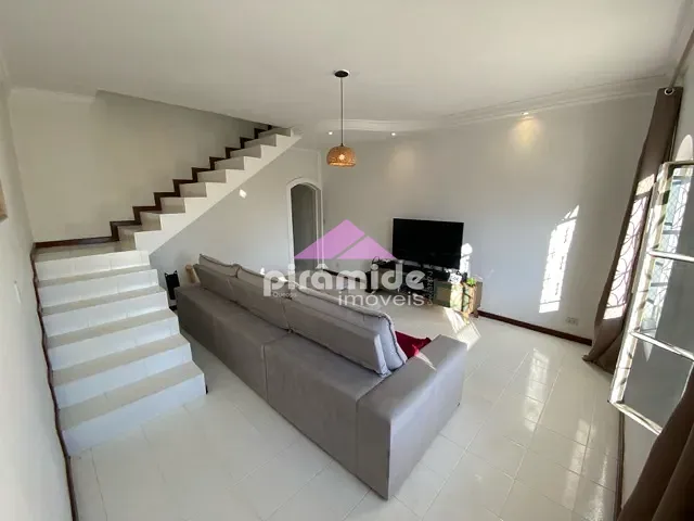 Casa 3 quartos e 2 banheiros, à venda, no bairro Monte Castelo em São José dos Campos