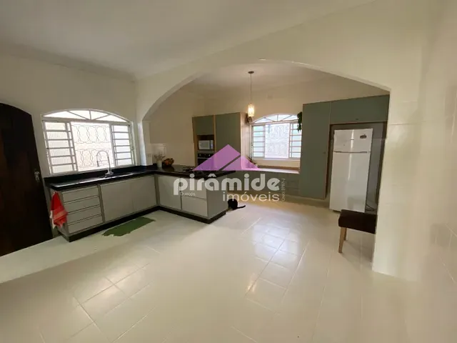 Casa 3 quartos e 2 banheiros, à venda, no bairro Monte Castelo em São José dos Campos
