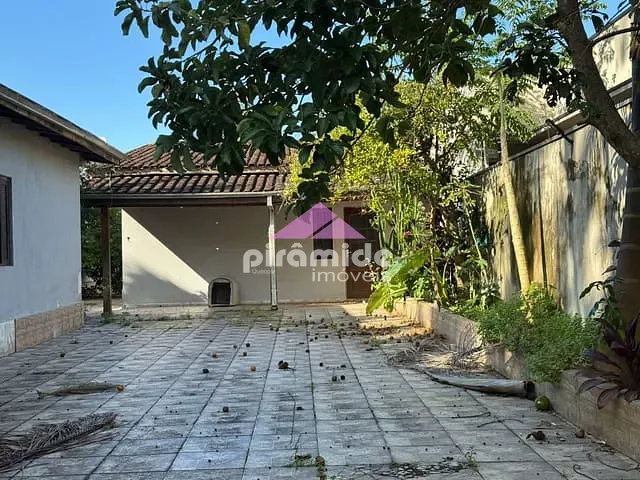 Casa com 360m² 3 quartos e 2 banheiros, à venda, no bairro Cidade Jardim em Caraguatatuba