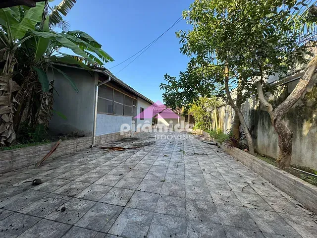 Casa com 360m² 3 quartos e 2 banheiros, à venda, no bairro Cidade Jardim em Caraguatatuba