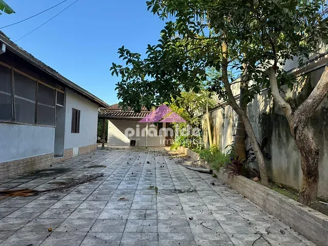 Casa com 360m² 3 quartos e 2 banheiros, à venda, no bairro Cidade Jardim em Caraguatatuba