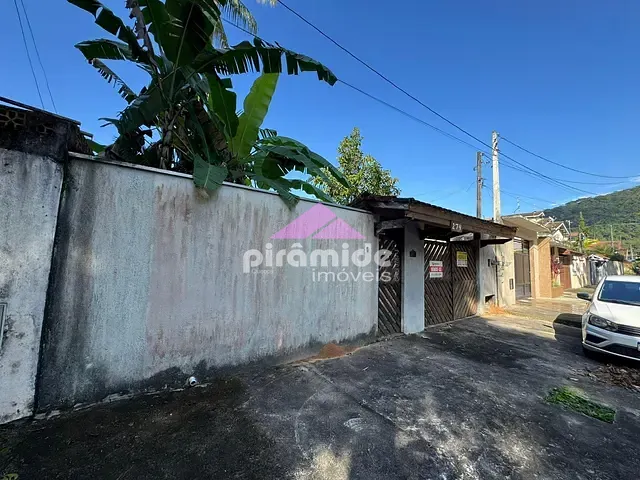 Casa com 360m² 3 quartos e 2 banheiros, à venda, no bairro Cidade Jardim em Caraguatatuba