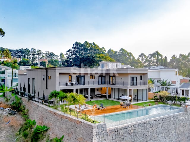 Casa com 1960m² 5 quartos e 8 banheiros, à venda ou para alugar, no bairro Residencial Tamboré em Barueri