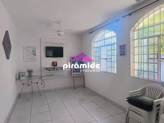 Casa 3 quartos e 2 banheiros, à venda, no bairro Jardim das Indústrias em São José dos Campos