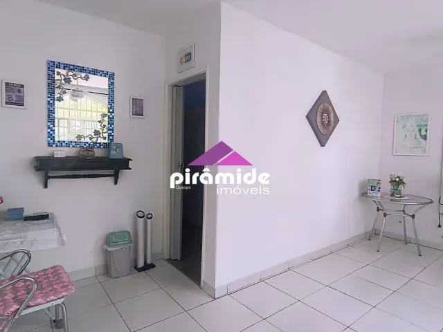 Casa 3 quartos e 2 banheiros, à venda, no bairro Jardim das Indústrias em São José dos Campos