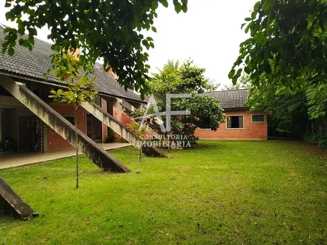 Casa com 2000m² 4 quartos e 2 banheiros, à venda, no bairro Chácaras Cataguá em Taubaté