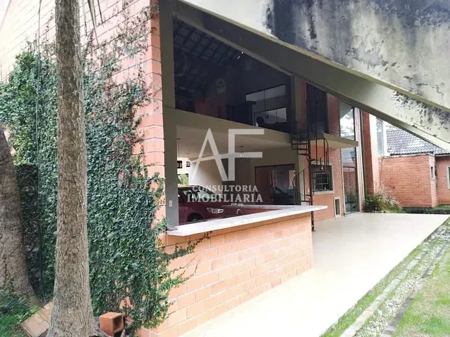 Casa com 2000m² 4 quartos e 2 banheiros, à venda, no bairro Chácaras Cataguá em Taubaté