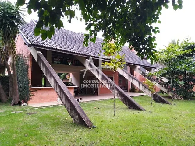 Casa com 2000m² 4 quartos e 2 banheiros, à venda, no bairro Chácaras Cataguá em Taubaté