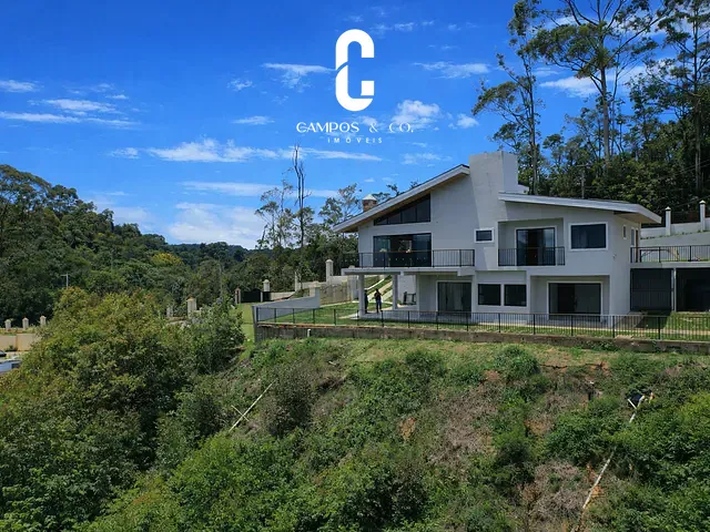 Casa com 2000m² 3 quartos e 4 banheiros, à venda, no bairro Alpes de Campos do Jordão em Campos do Jordão