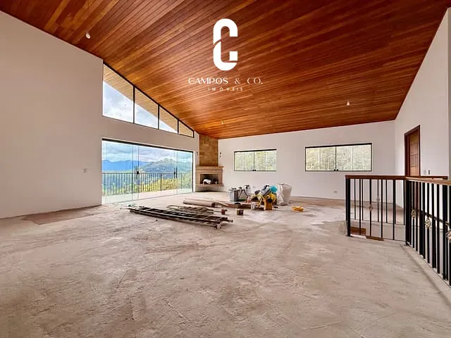 Casa com 2000m² 3 quartos e 4 banheiros, à venda, no bairro Alpes de Campos do Jordão em Campos do Jordão