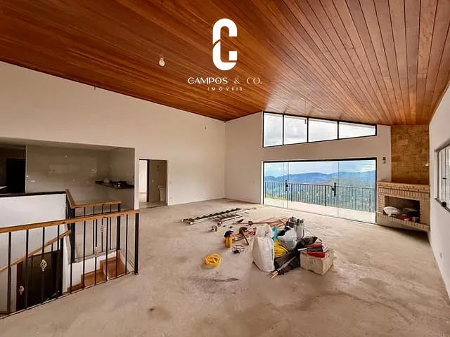 Casa com 2000m² 3 quartos e 4 banheiros, à venda, no bairro Alpes de Campos do Jordão em Campos do Jordão
