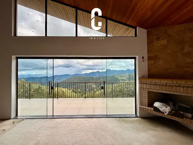 Casa com 2000m² 3 quartos e 4 banheiros, à venda, no bairro Alpes de Campos do Jordão em Campos do Jordão