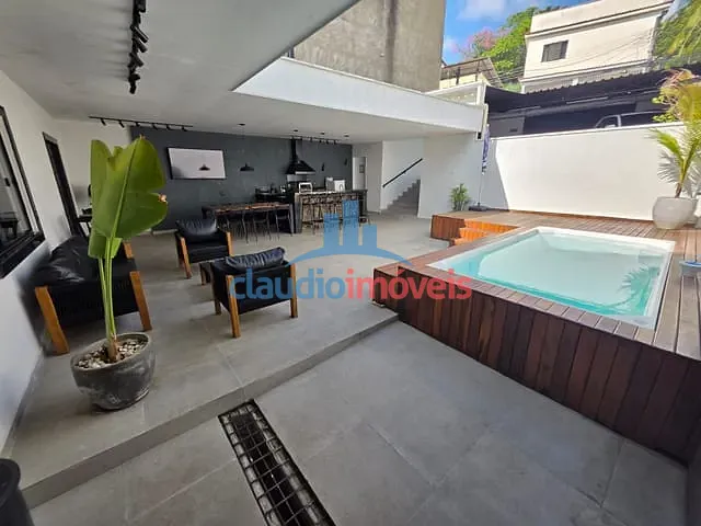Casa com 345m² 3 quartos e 3 banheiros, à venda, no bairro Santa Clara em Barra Mansa
