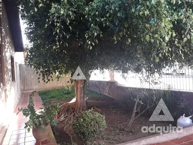 Casa com 464m² 3 quartos e 1 banheiro, à venda, no bairro Uvaranas em Ponta Grossa