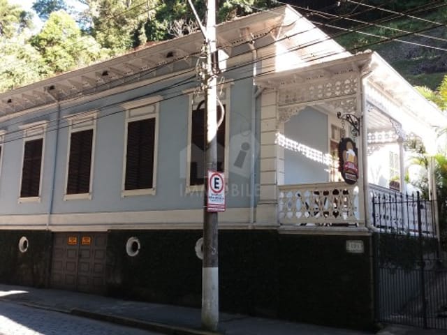 Casa com 3525m² 6 quartos e 3 banheiros, à venda ou para alugar, no bairro Centro em Petrópolis