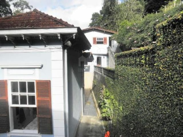 Casa com 3525m² 6 quartos e 3 banheiros, à venda ou para alugar, no bairro Centro em Petrópolis