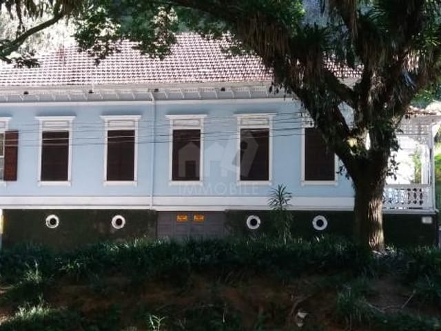 Casa com 3525m² 6 quartos e 3 banheiros, à venda ou para alugar, no bairro Centro em Petrópolis