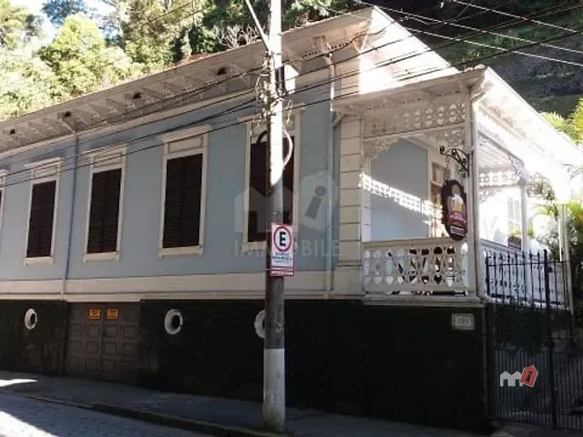 Casa com 3525m² 6 quartos e 3 banheiros, à venda ou para alugar, no bairro Centro em Petrópolis