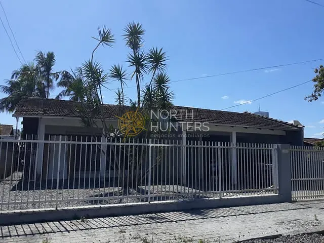 Casa com 160m² 3 quartos e 2 banheiros, à venda, no bairro Costa e Silva em Joinville