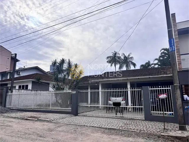 Casa com 160m² 3 quartos e 2 banheiros, à venda, no bairro Costa e Silva em Joinville